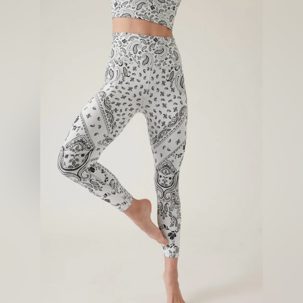 Athleta Elation 7/8 Tight Paisley S/P